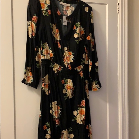 LOFT Dresses & Skirts - Gorgeous floral LOFT dress NWT